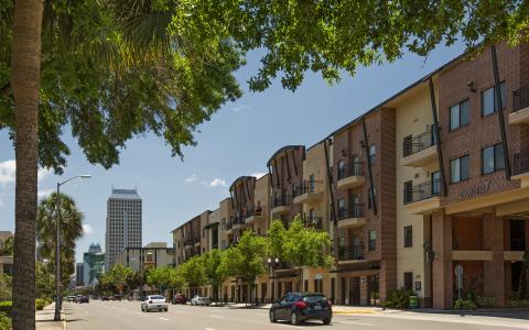 Camden Orange Court Apartments in Orlando, Florida